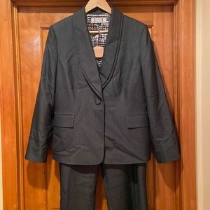 Women’s Tahari Suit Size 14